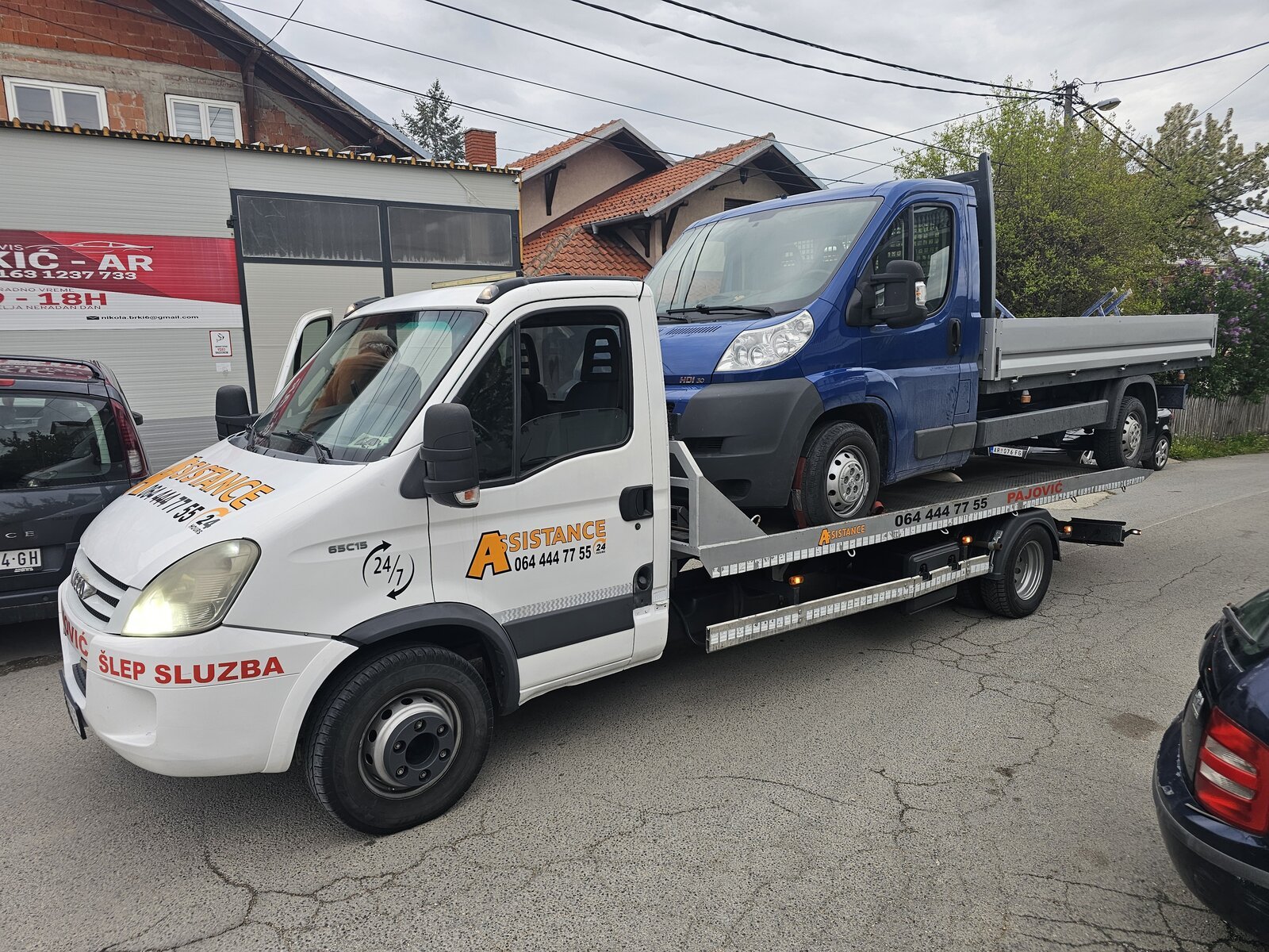 Prevoz teretnog kombi vozila šlep platformom