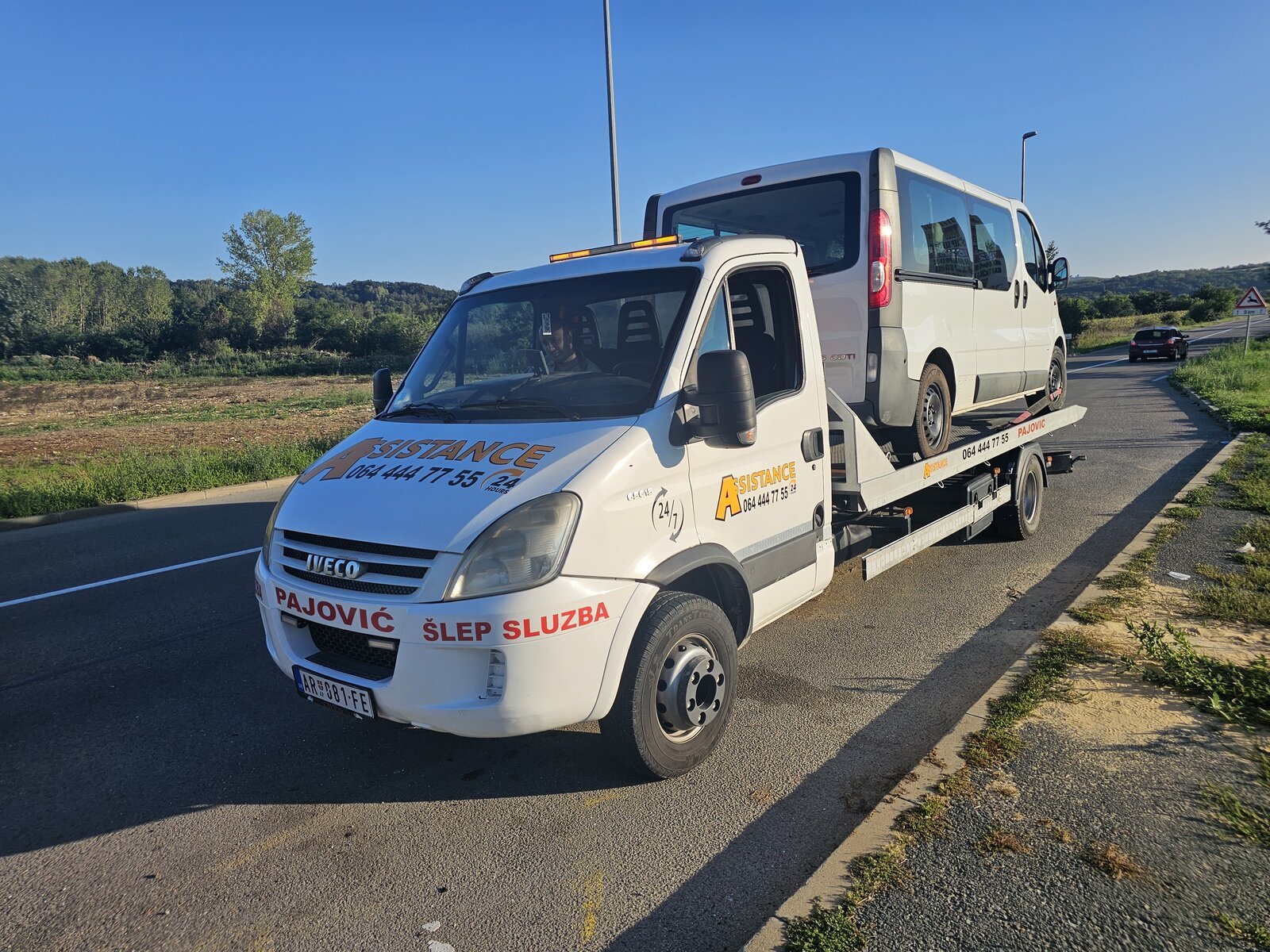 Prevoz kombi vozila (minibusa) šlep službom Pajović
